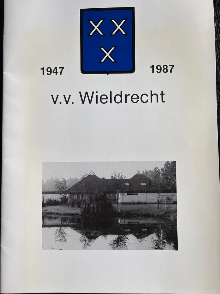 Jubileumboek v.v. Wieldrecht 1947-1987 - 24 pagina's, Ophalen of Verzenden, Zo goed als nieuw