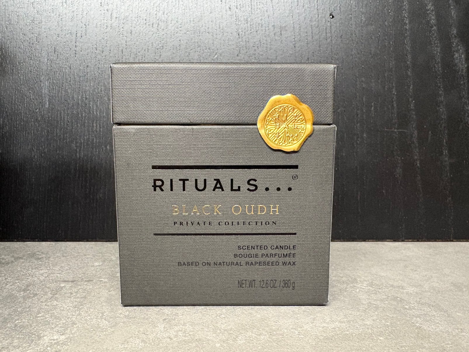 Rituals of Black Oudh kaars 360g, Huis en Inrichting, Woonaccessoires | Kandelaars en Kaarsen, Ophalen of Verzenden, Nieuw, Overige materialen