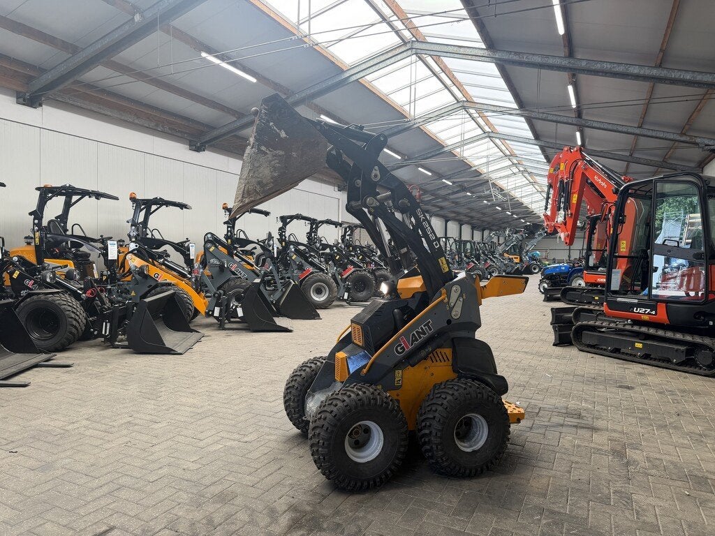 Giant SK252 D skid schranklader / minishovel 2019, Tobroco, Info@tobroco.nl, Sprendlingenstraat 57
5061 KM  Oisterwijk, NL, Wiellader of Shovel