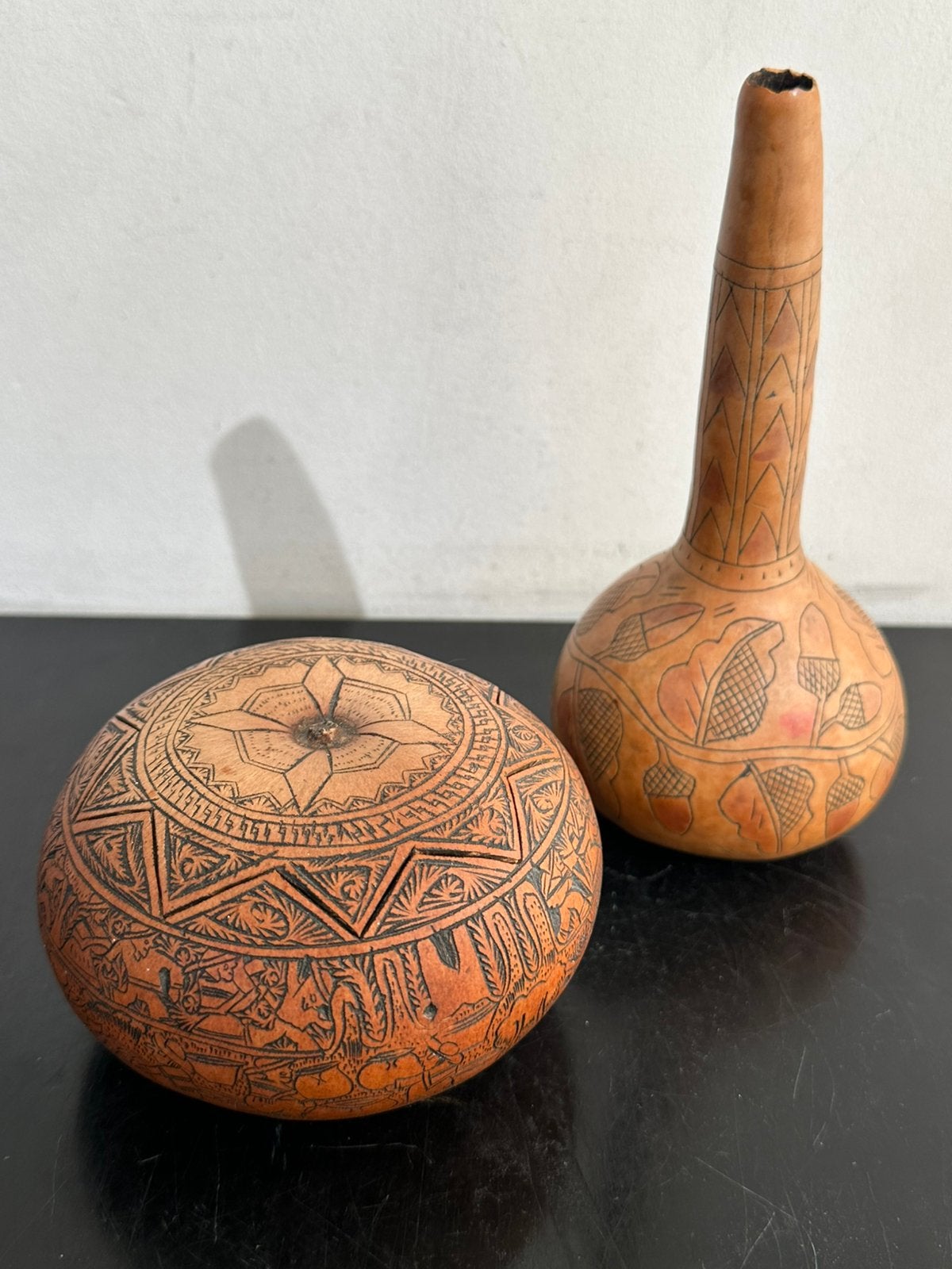 Peruaanse kunst op Kalebassen 12/7 en 18/9 cm, Antiek en Kunst, Ophalen of Verzenden
