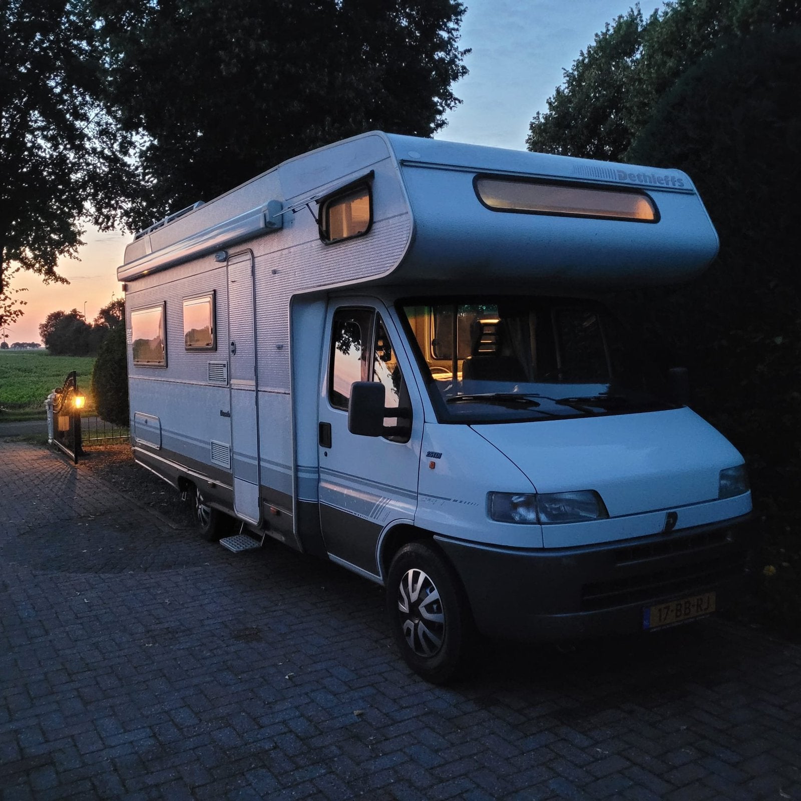 Caravans And Camping Zeer