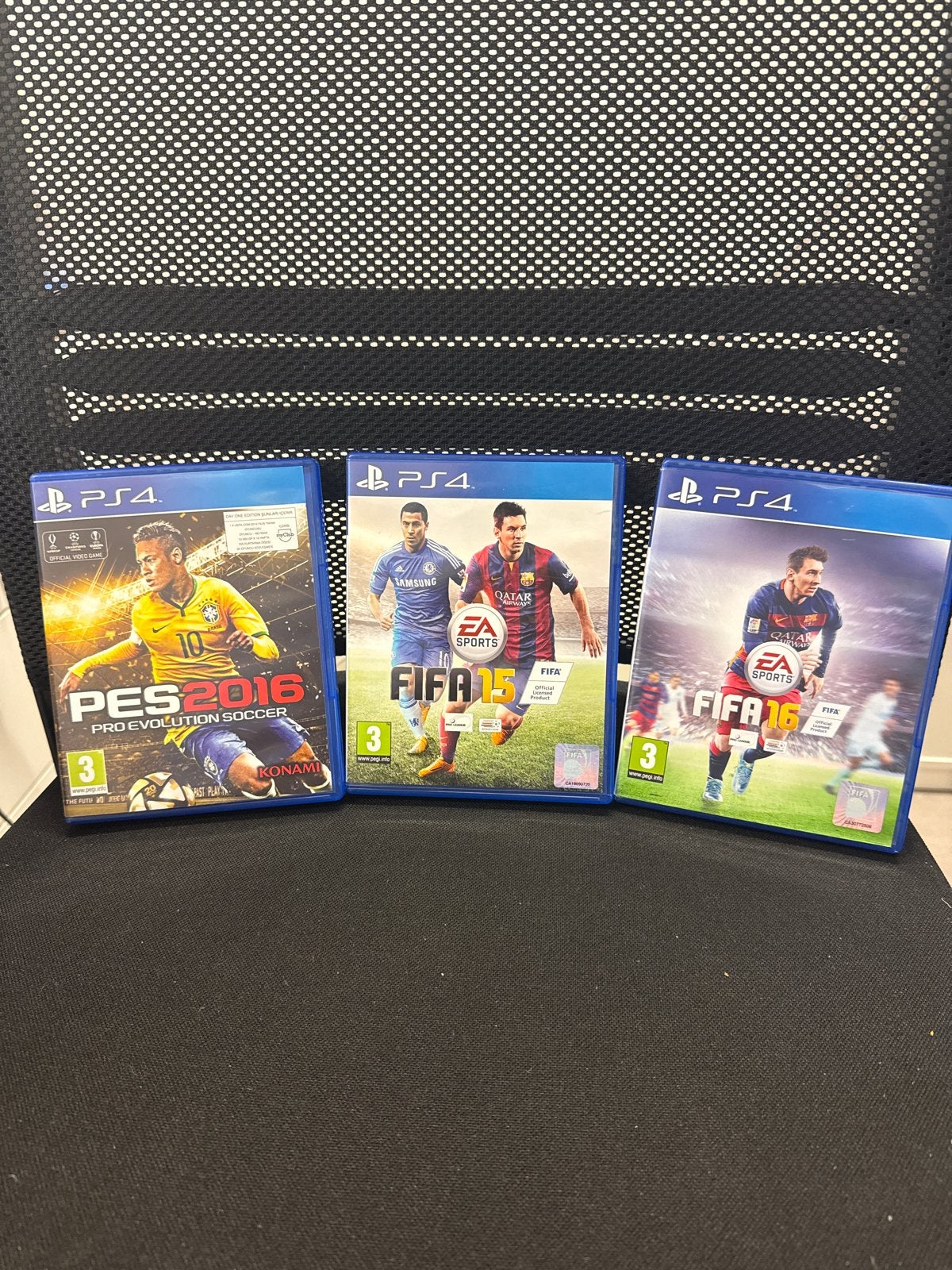 3 PS4 voetbalgames: FIFA 15, FIFA 16, PES 2016, Gebruikt, Eén computer, Ophalen of Verzenden, Sport