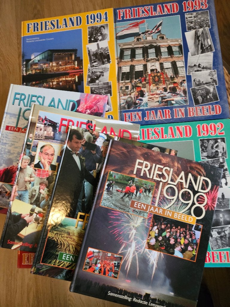 Friesland - een jaar in beeld- diverse jaren -Leeuwarder Crt, Boeken, Ophalen of Verzenden, Gelezen