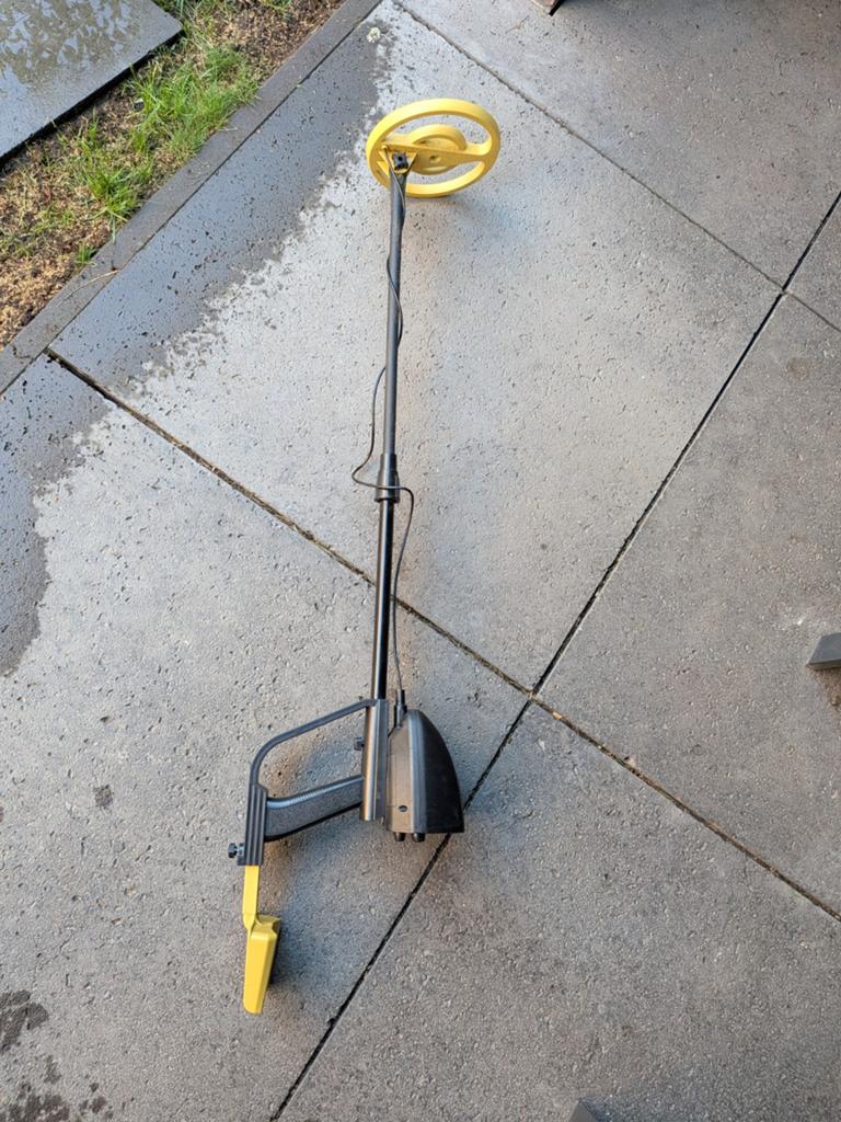 Goed werkende metaaldetector met schepje, Zo goed als nieuw, 30 cm of minder, Instelbare gevoeligheid, Ophalen