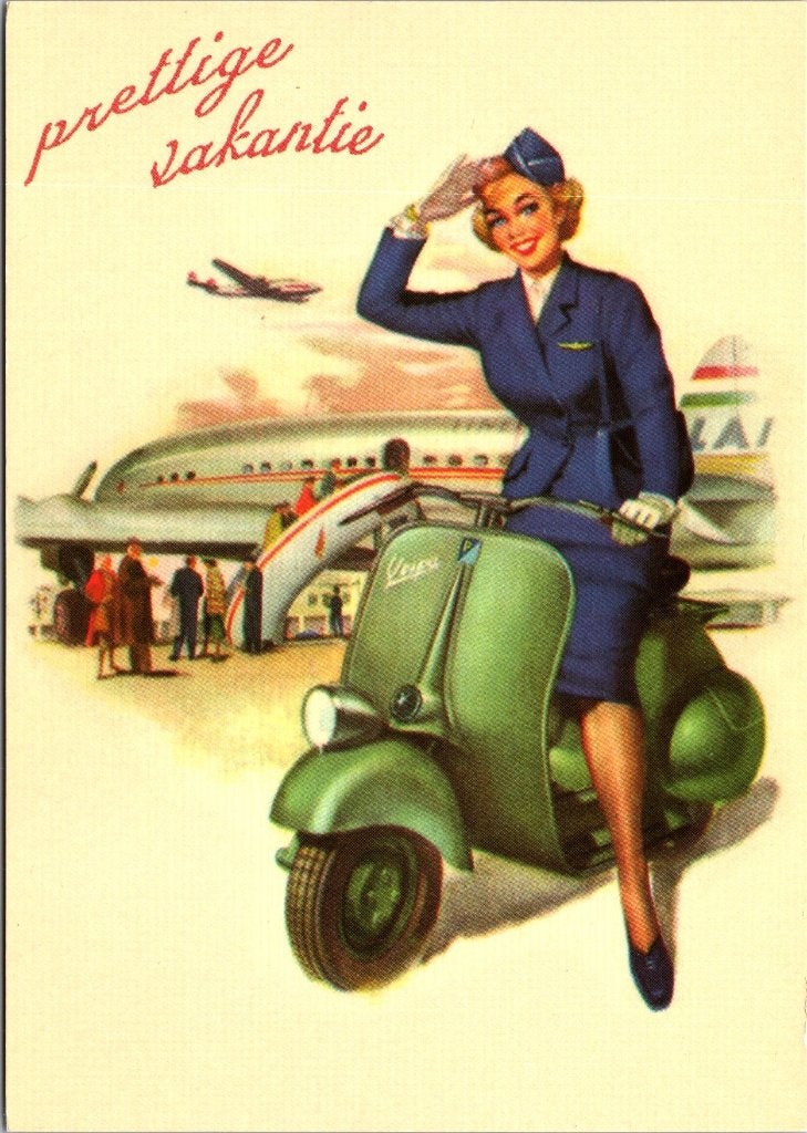 Stewardess op Vespa met Vliegtuig - Vintage Ansichtkaart, Verzenden, 1980 tot heden, Ongelopen, Voertuig