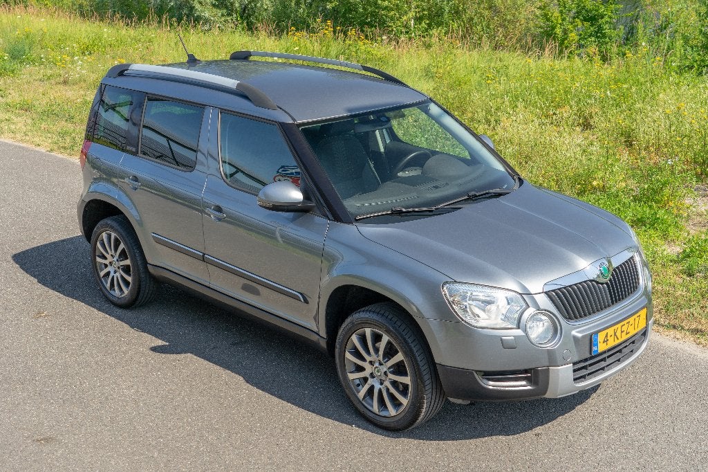 Skoda Yeti 1.2 TSI 105pk 2013 - winterset - trekhaak - ondh., Auto's, Skoda, Voorwielaandrijving, Euro 5, Stof, Zwart