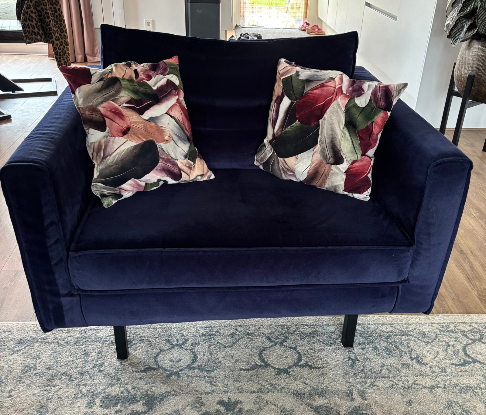Velvet loveseat Sissyboy donkerblauw, Ophalen, Tweepersoons, 75 tot 100 cm, Zo goed als nieuw