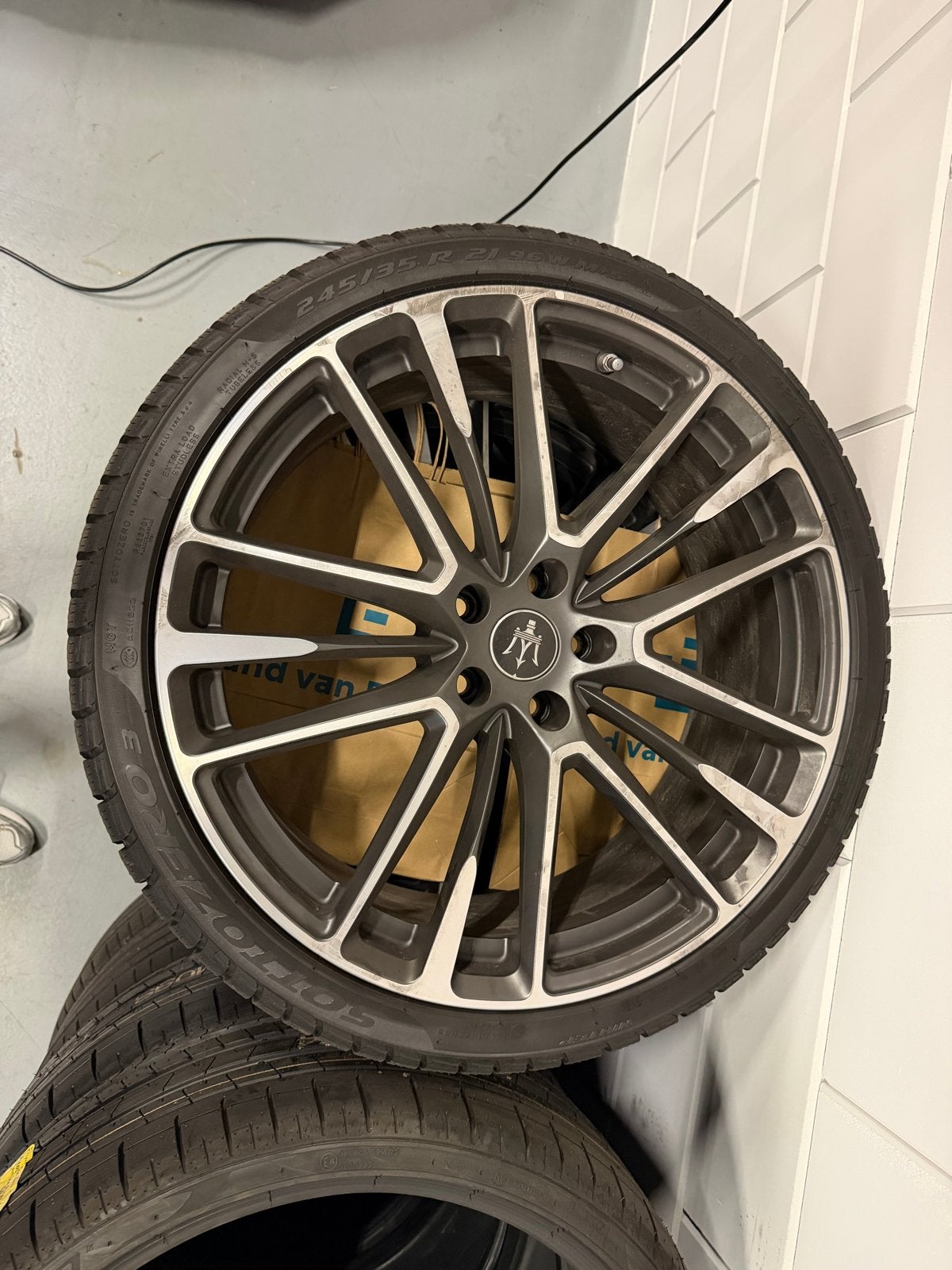 Maserati Ghibli 21 inch met Pirelli Sottozero winterbanden, Ophalen, Banden en Velgen, Personenwagen, Gebruikt