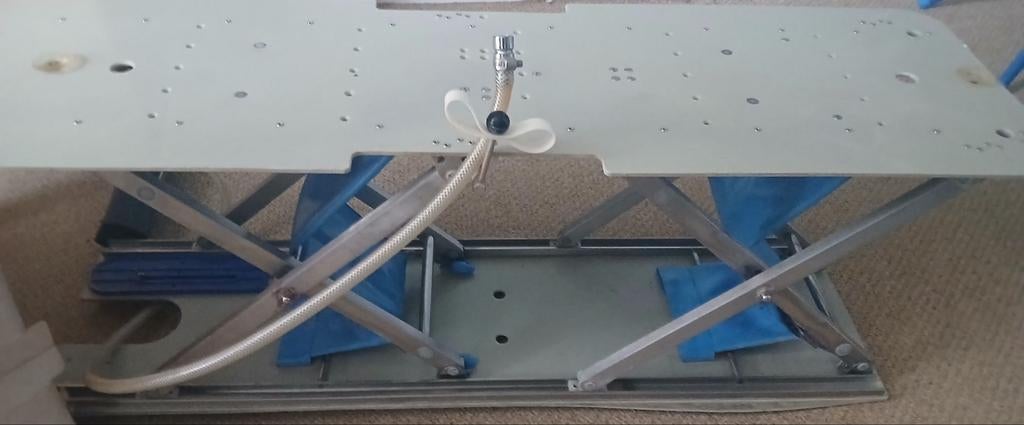 Badlift op waterdruk.
Geen elektriciteit nodig, Ophalen of Verzenden