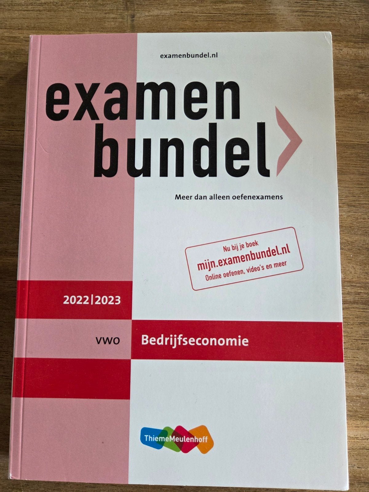 Examenbundel VWO bedrijfseconomie, Boeken, Ophalen of Verzenden, Zo goed als nieuw, VWO, Bedrijfseconomie of M&O