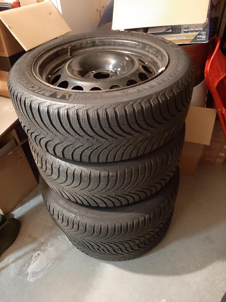 Vier winterbanden op stalen velg, Ophalen, Gebruikt, 255 mm, Banden en Velgen