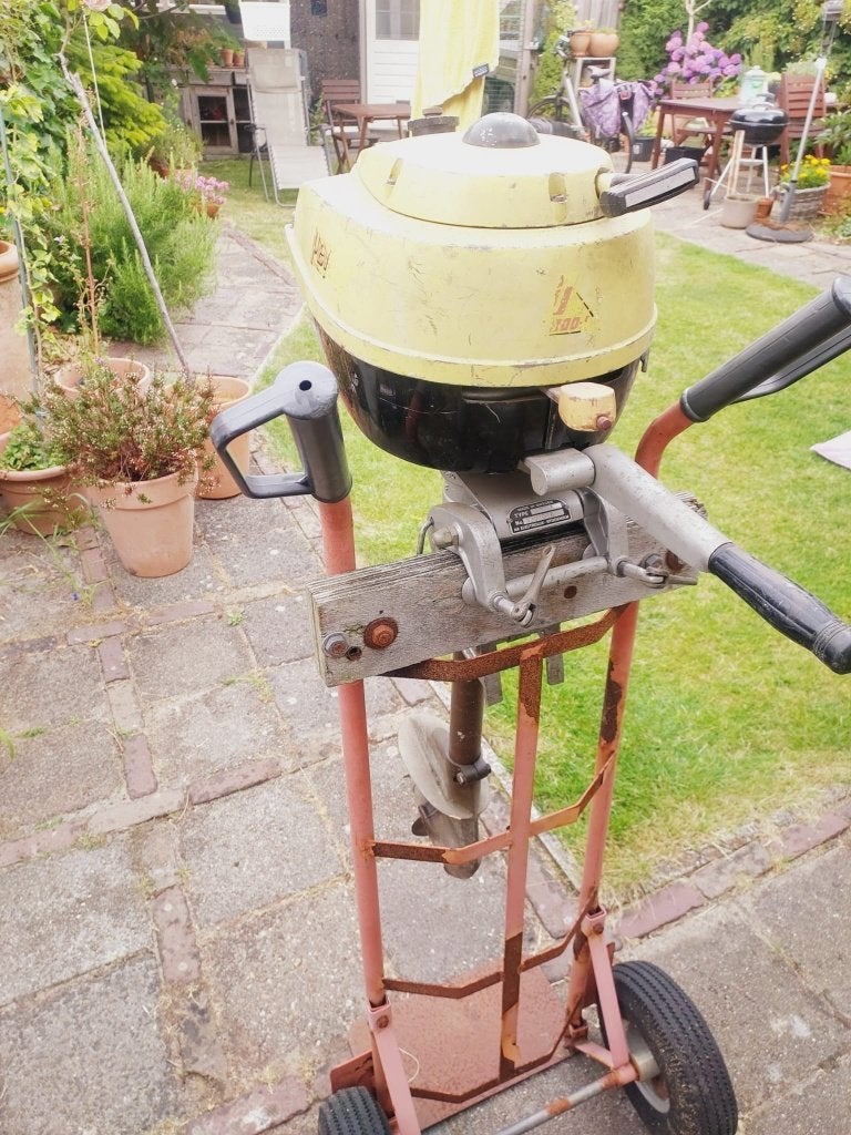 Antieke buitenboordmotor Penta, Ophalen