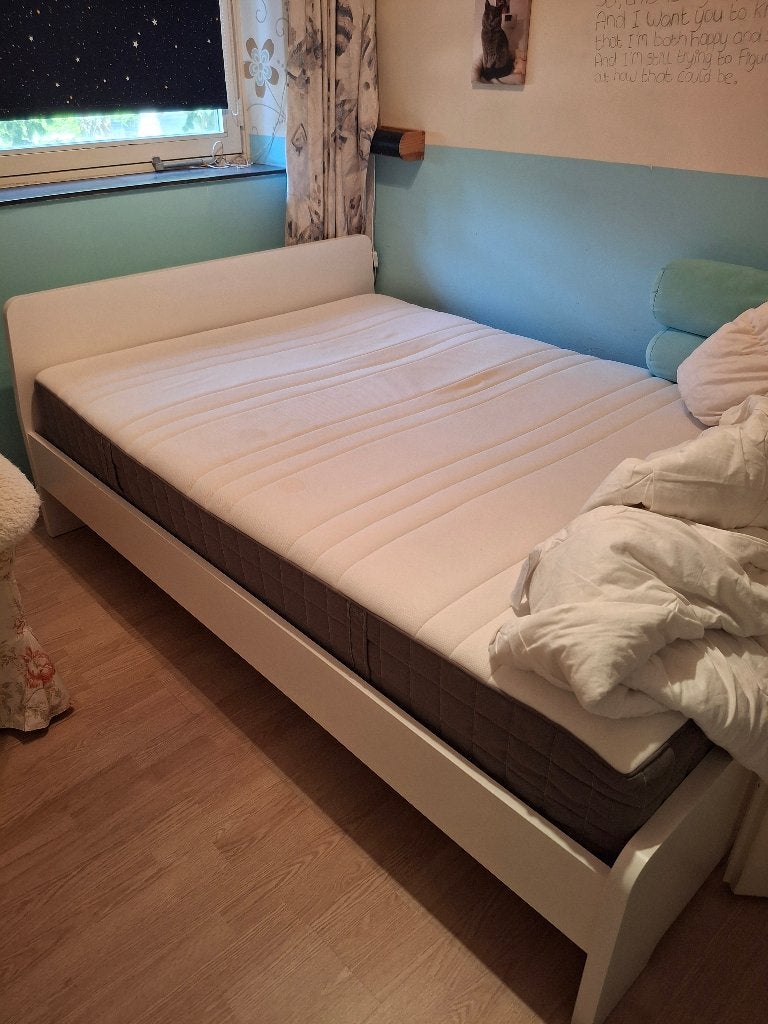 Wit, houten, tweepersoonsbed van Ikea, 200x140 cm, Huis en Inrichting, Slaapkamer | Bedden, Ophalen, Gebruikt, Wit, Tweepersoons