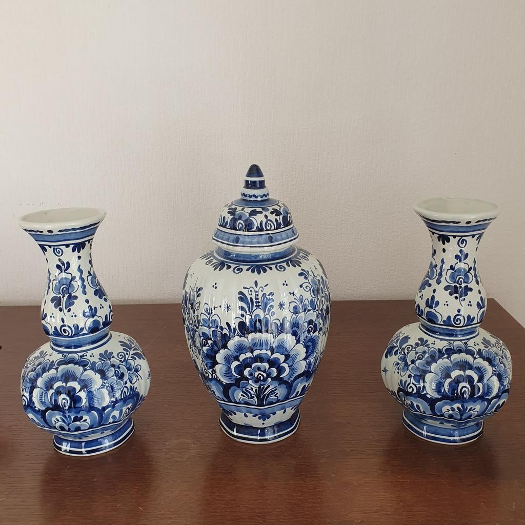 Delfts blauw vazen en pot met deksel, Antiek en Kunst, Antiek | Vazen, Ophalen
