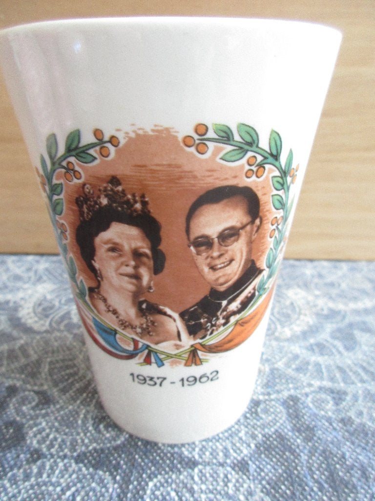Juliana Bernhard 25 Jaar Huwelijk / Juliana 25 jaar koningin, Ophalen of Verzenden, Zo goed als nieuw, Servies