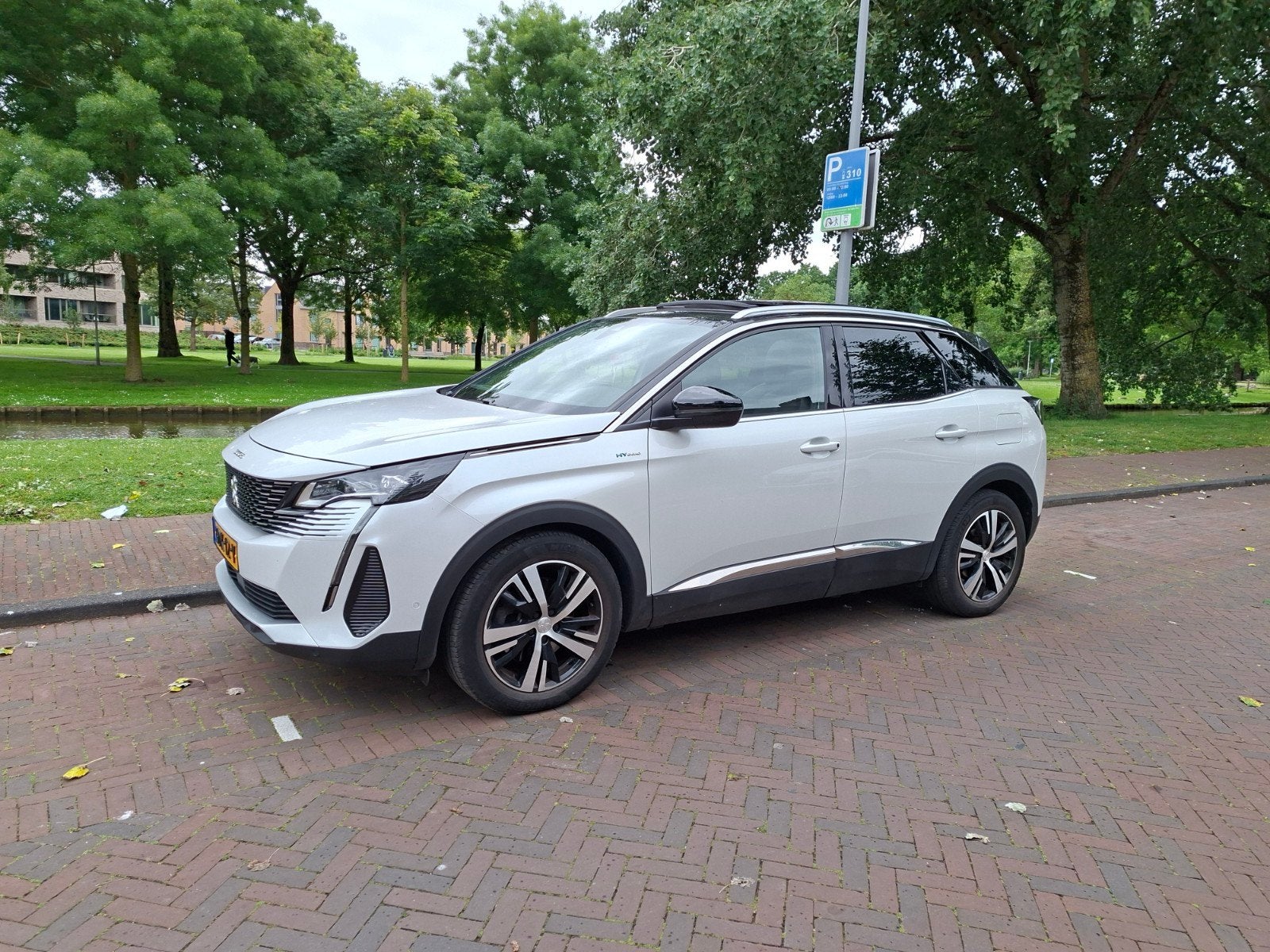 Peugeot 3008 1.6 Plug-in Hybrid 225pk E-eat8 2022 Wit, Auto's, Peugeot, Stof, 1250 kg, 181 pk, Wit
