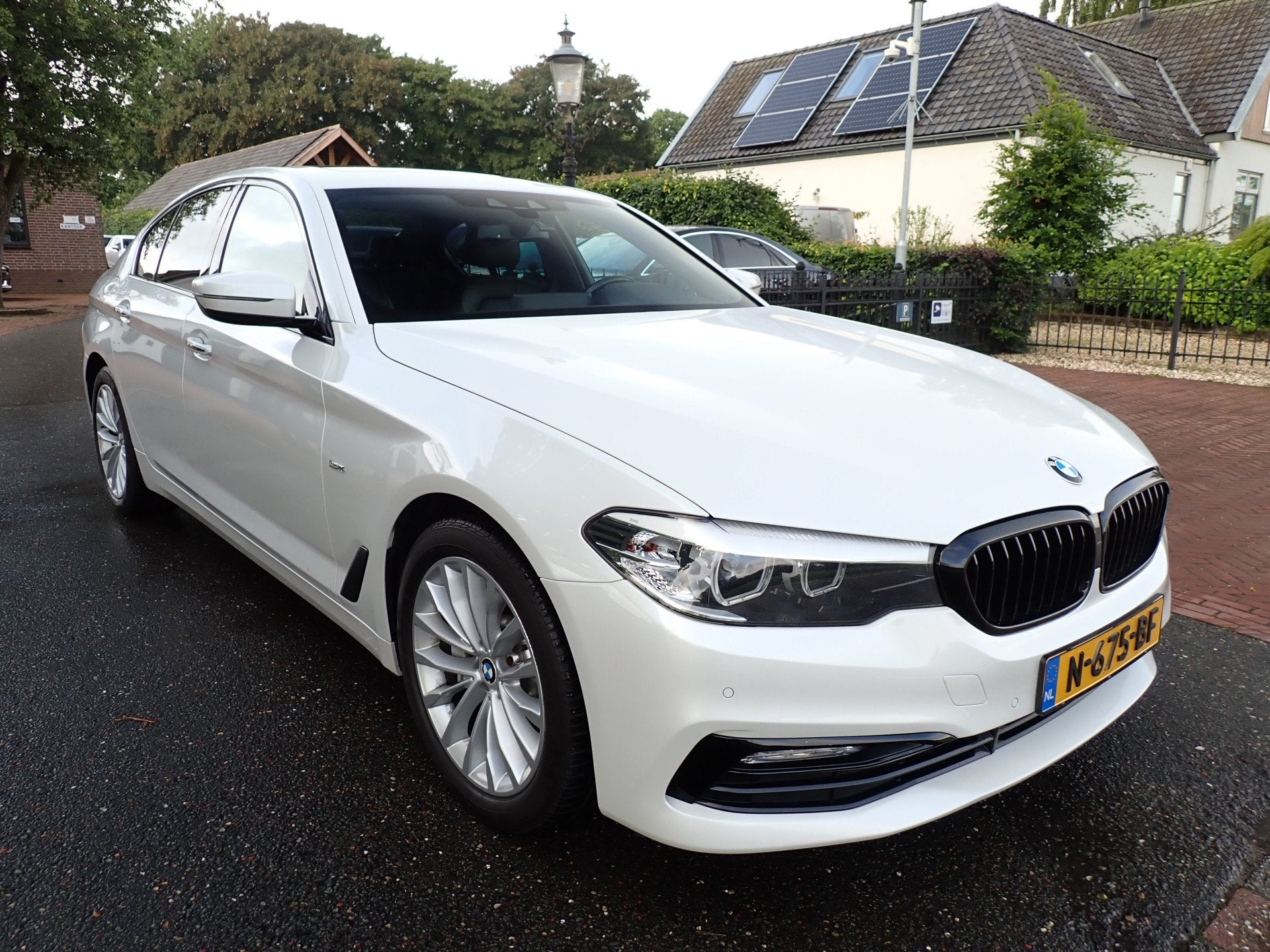 BMW 5 Serie 530d X-DRIVE SCHUIFDAK / CRUISE / CARPLAY / SPOR, Automaat, Dealer onderhouden, Gebruikt, 2000 kg