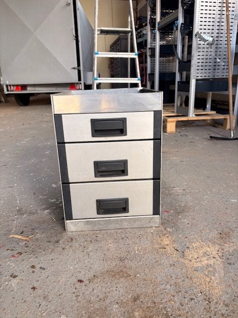 ALUCA (2556) L37 B42 H52 €149, Auto diversen, Auto-accessoires, Ophalen, Zo goed als nieuw, Info@laaiin.nl, Laaiin