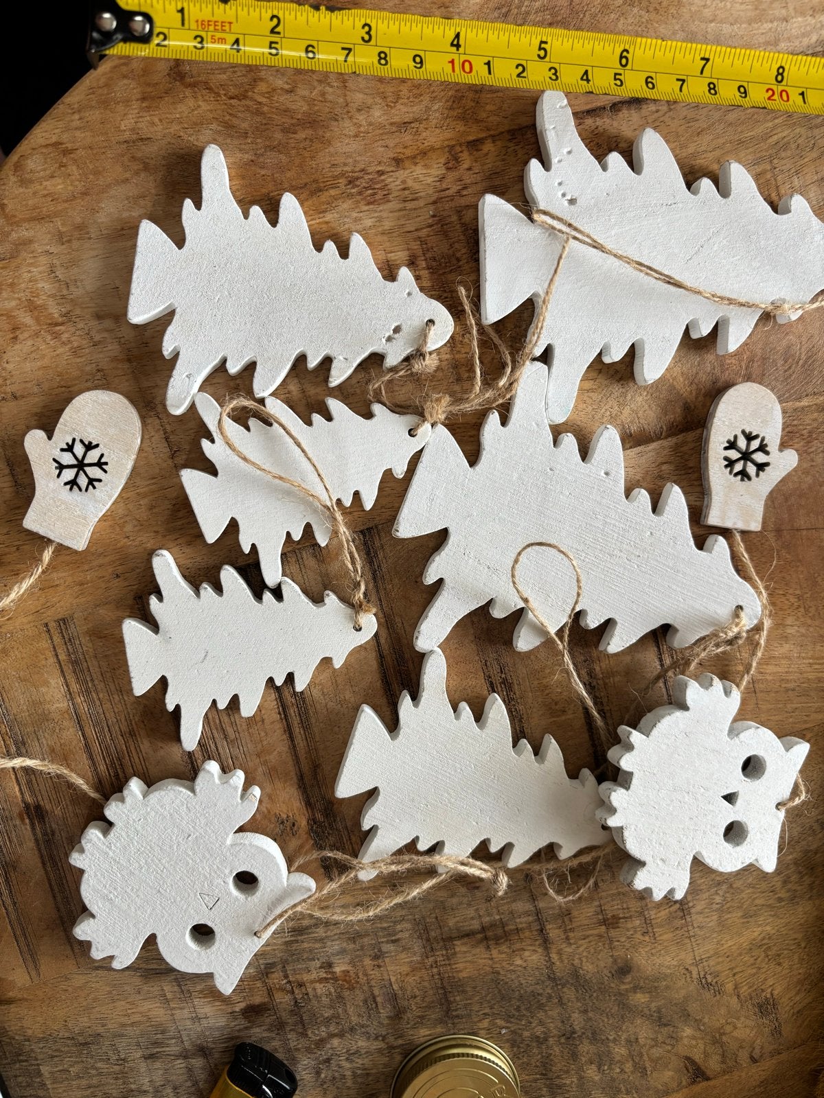 Nieuwe houten kerstboomhangers en wantjes, Huis en Inrichting, Ophalen of Verzenden, Nieuw, Wit, Hout