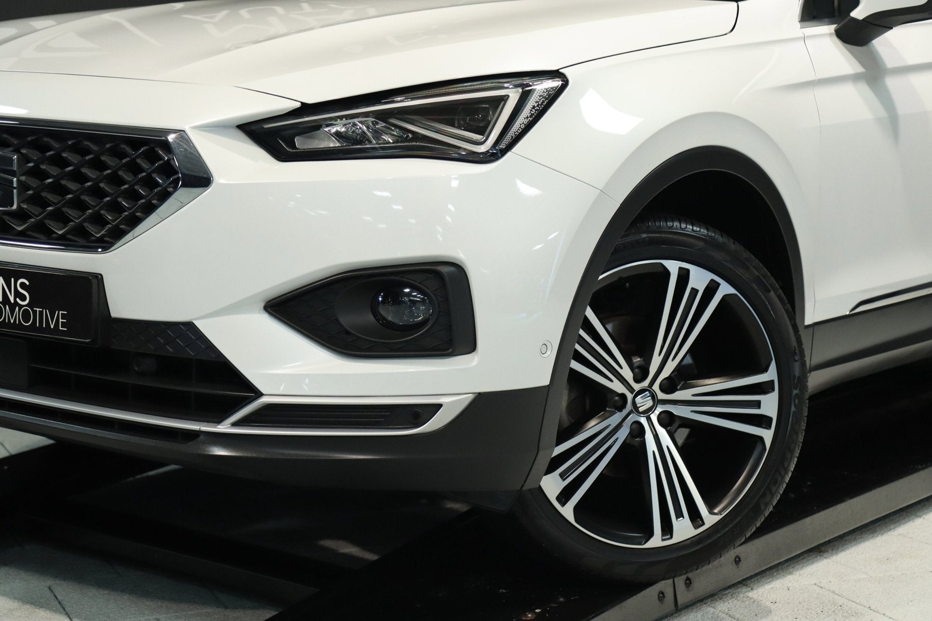 SEAT Tarraco 1.5 TSI ACT Xcellence / PANO / VIRTUAL / MEMORY, Auto's, Dealer onderhouden, 4 cilinders, 150 pk, Wit