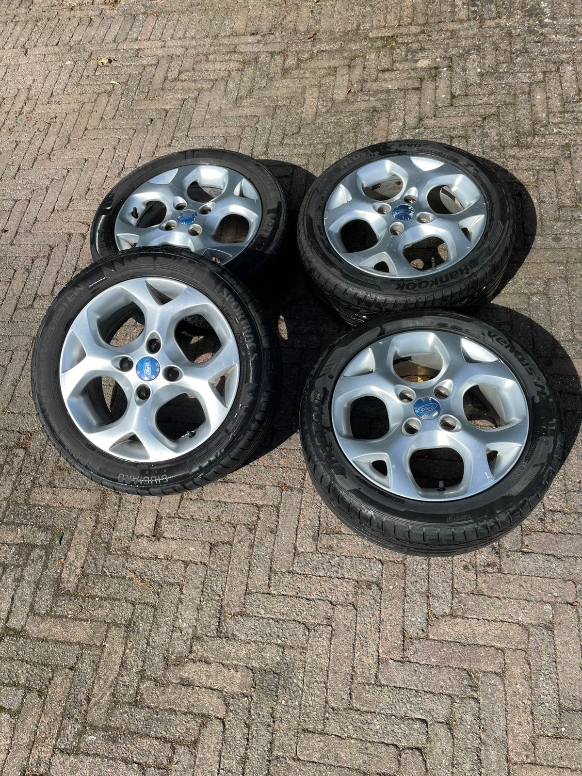 Ford Fiesta 15 inch velgen met zomerbanden, Ophalen, 15 inch, Banden en Velgen, Personenwagen