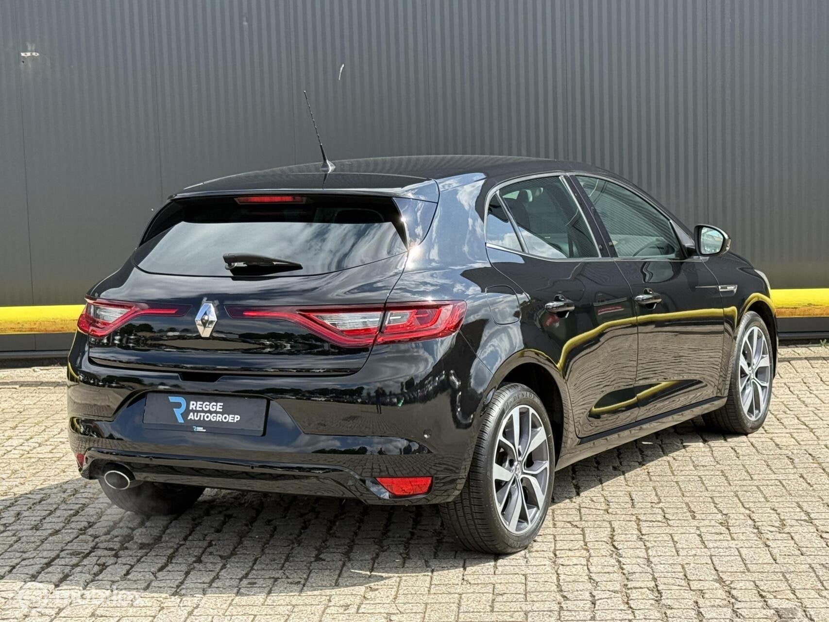 Renault Megane 1.2 TCe Bose CAMERA | NAVI | PDC | TOPSTAAT, Voorwielaandrijving, Gebruikt, Euro 6, 4 cilinders