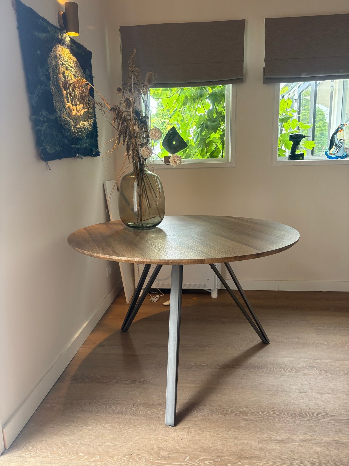 Ronde eettafel met metalen driepoot, 120 cm diameter, Huis en Inrichting, Tafels | Eettafels, Ophalen, Gebruikt, 100 tot 150 cm