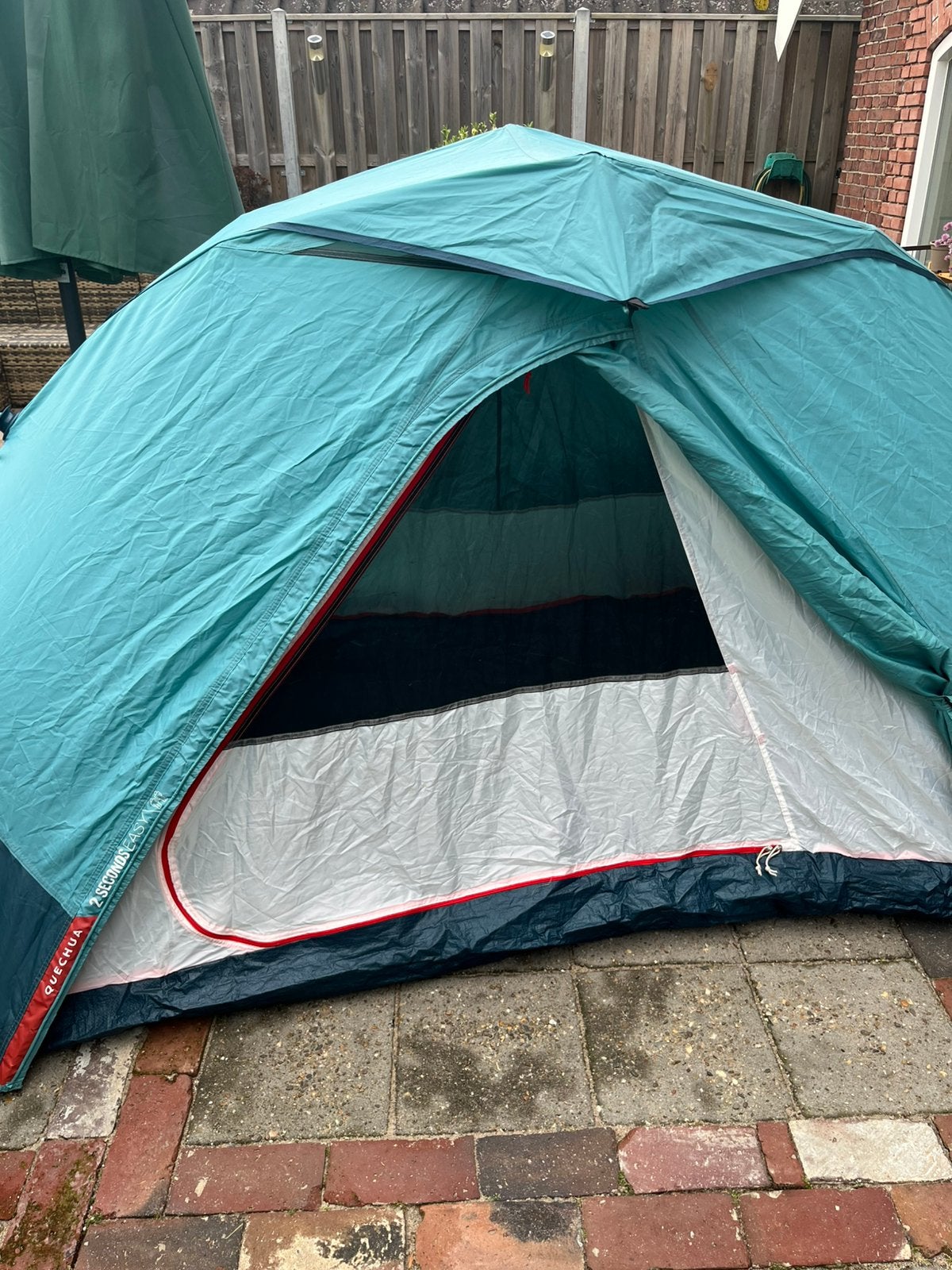 Quecha 2seconds 2 persoons tent, Caravans en Kamperen, Ophalen, Zo goed als nieuw, Tot en met 2