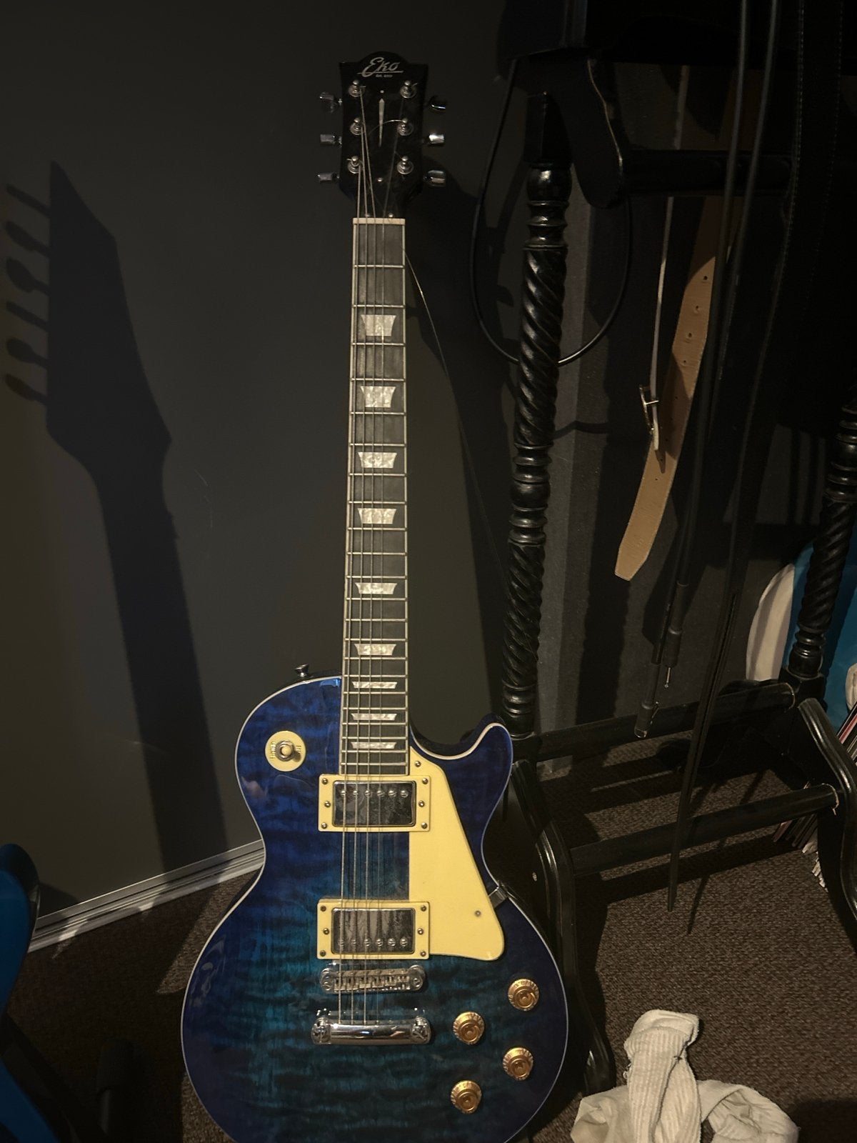 - EKO LS300 elektrische gitaar