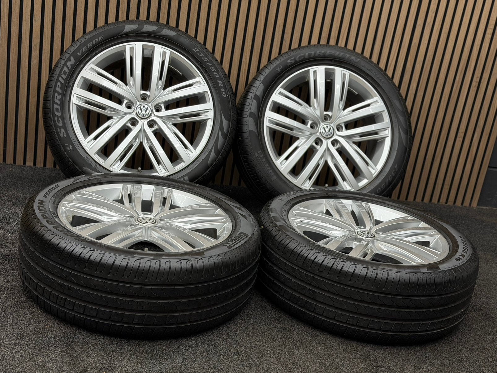 Originele 19 inch VW Tiguan Auckland 5x112 Pirelli 235/50/19, Auto-onderdelen, Banden en Velgen, ., Banden en Velgen, 235 mm, .
