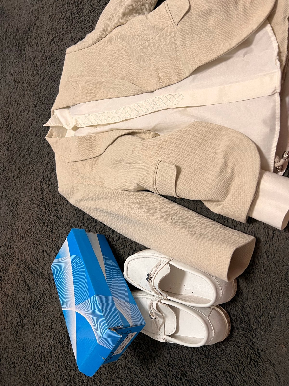 Nette beige blazer, wit overhemd en witte instappers, Kleding | Heren, Kostuums en Colberts, Ophalen, Zo goed als nieuw, Overige maten