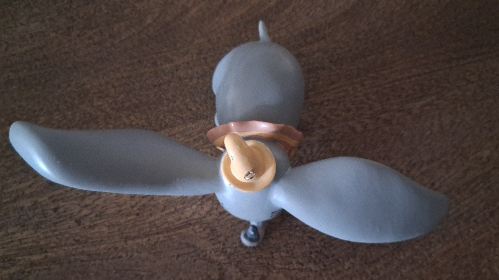Disney Dumbo Beeldje - Vliegende Olifant Figuur, Ophalen of Verzenden, Bambi of Dumbo, Zo goed als nieuw, Beeldje of Figuurtje