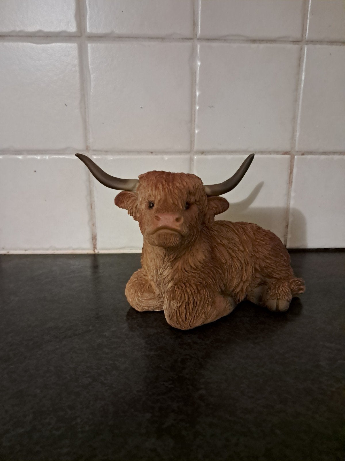 Mooi beeldje van schotse hooglander te koop, Verzamelen, Beelden en Beeldjes, Ophalen of Verzenden, Nieuw, Dier