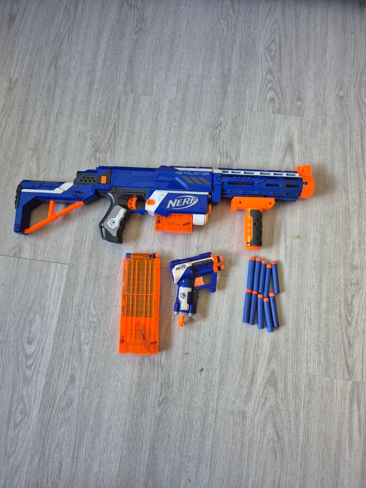 Nerf Geweer Retaliator en Pistool met Accessoires, Ophalen of Verzenden, Gebruikt, Jongen of Meisje