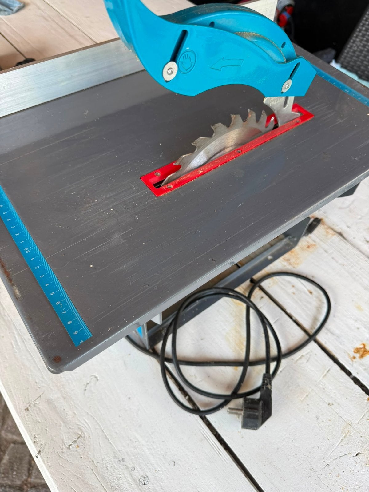 FERM Cirkelzaag - Tafelmodel, Doe-het-zelf en Verbouw, Gereedschap | Zaagmachines, Gebruikt, Cirkelzaag, 600 tot 1200 watt, Ophalen of Verzenden