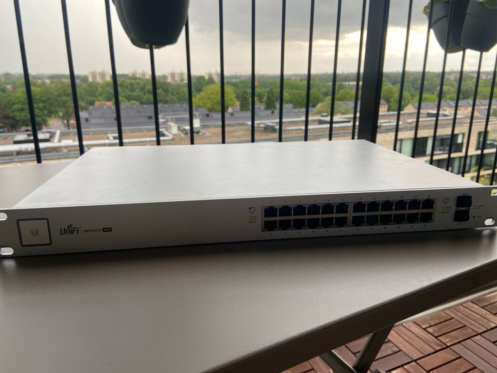 Ubiquiti UniFi Switch 24 250W - US-24-250W, Computers en Software, Netwerk switches, Ophalen of Verzenden, Zo goed als nieuw