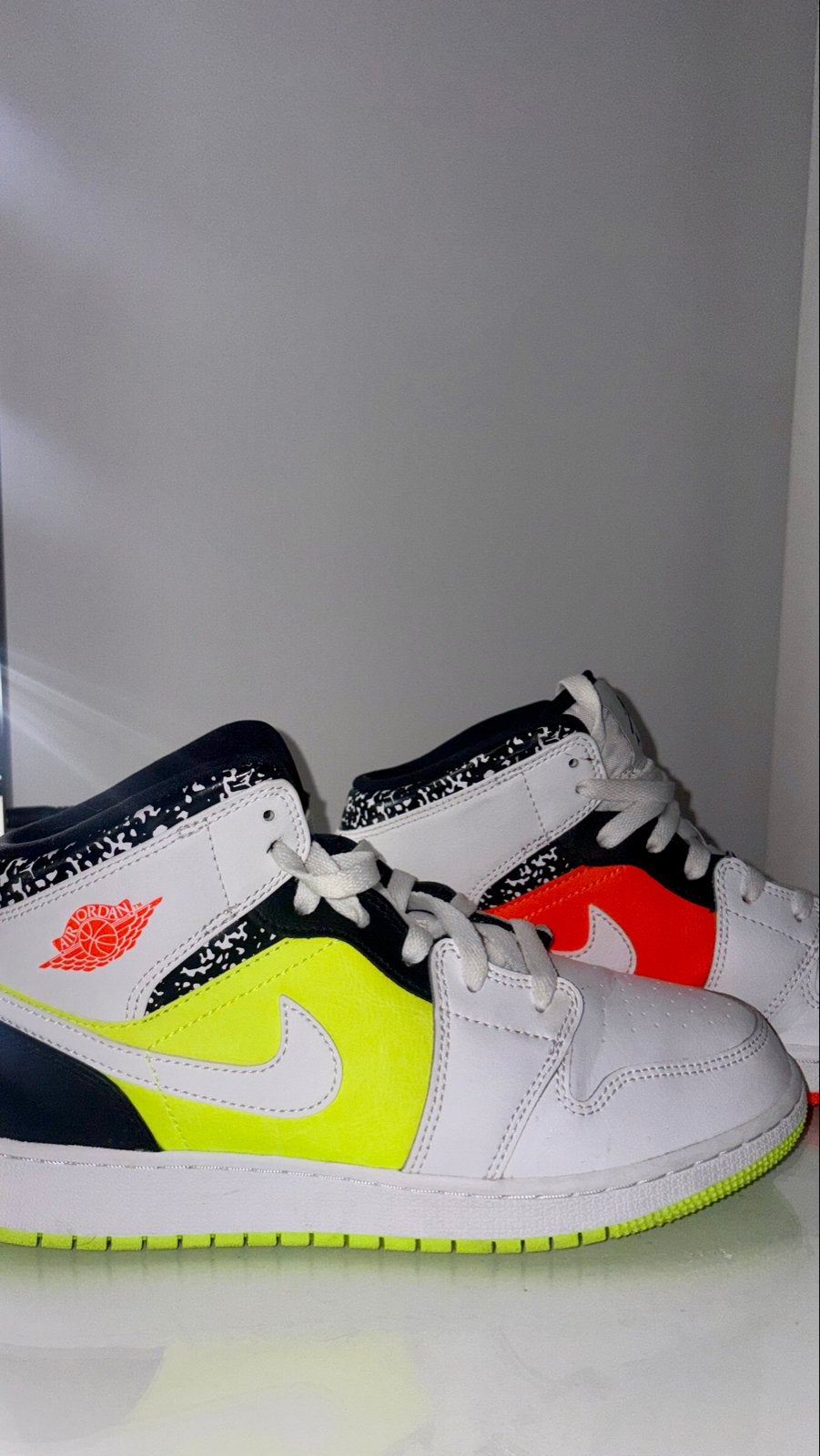 Air Jordan 1 Mid Notebook - Zo goed als nieuw, Verzenden, Wit, Sneakers of Gympen, Zo goed als nieuw