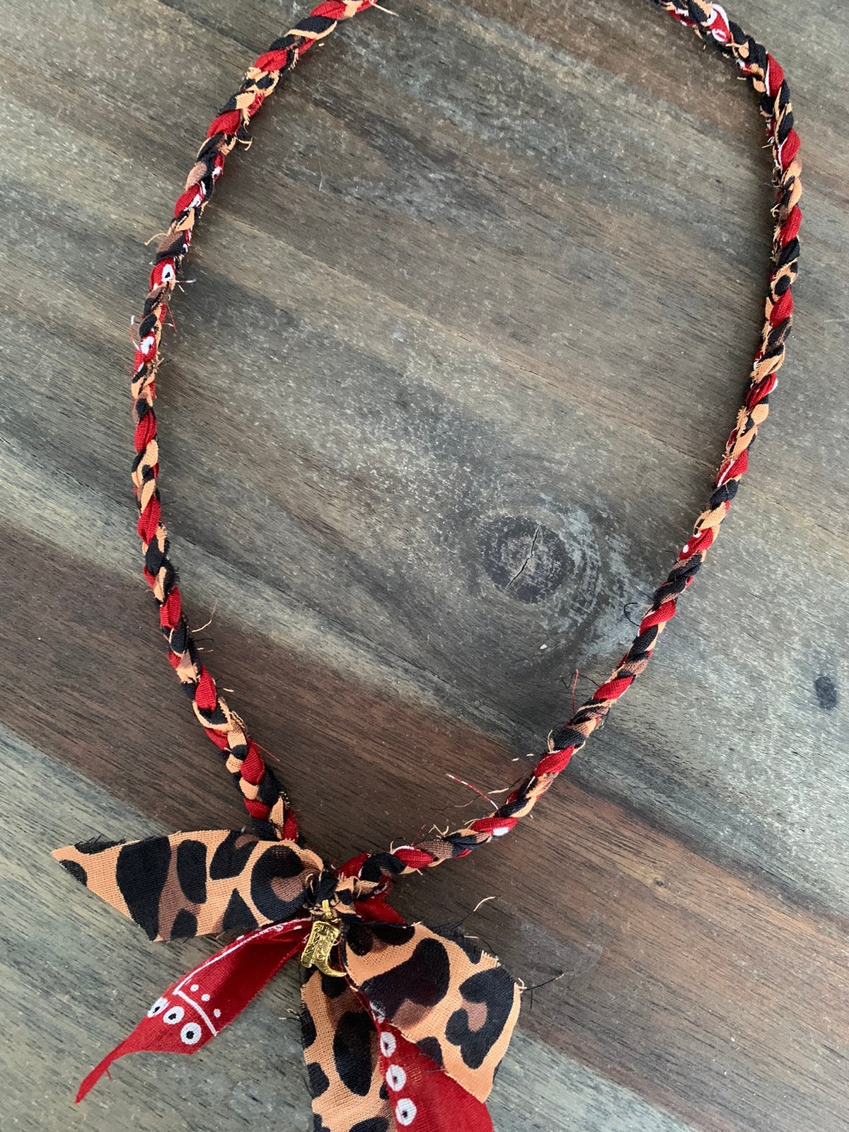 Bandana ketting panter/donkerrood, Ophalen of Verzenden, Nieuw, Goud, Overige materialen