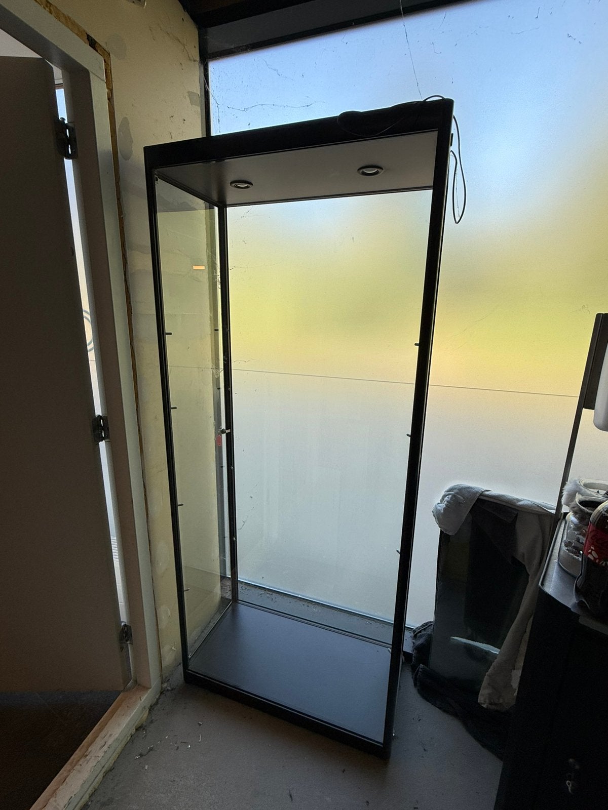Vitrinekast te koop, Ophalen, 50 tot 100 cm, Zo goed als nieuw, 150 tot 200 cm