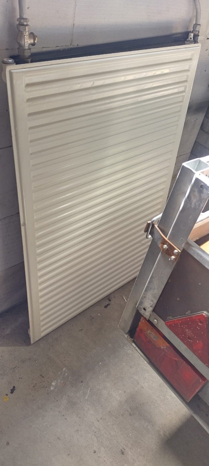 Gebruikte radiator, perfect voor extra warmte, Radiator, Ophalen of Verzenden, 60 tot 150 cm, 80 cm of meer