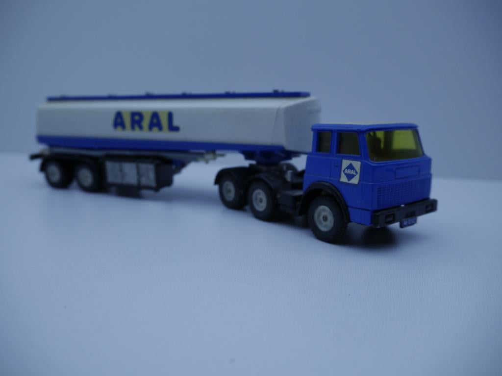 Hanomag Henschell  '' Aral ''  Siku, Hobby en Vrije tijd, Modelauto's | 1:50, Verzenden, Gebruikt, Bus of Vrachtwagen, SIKU