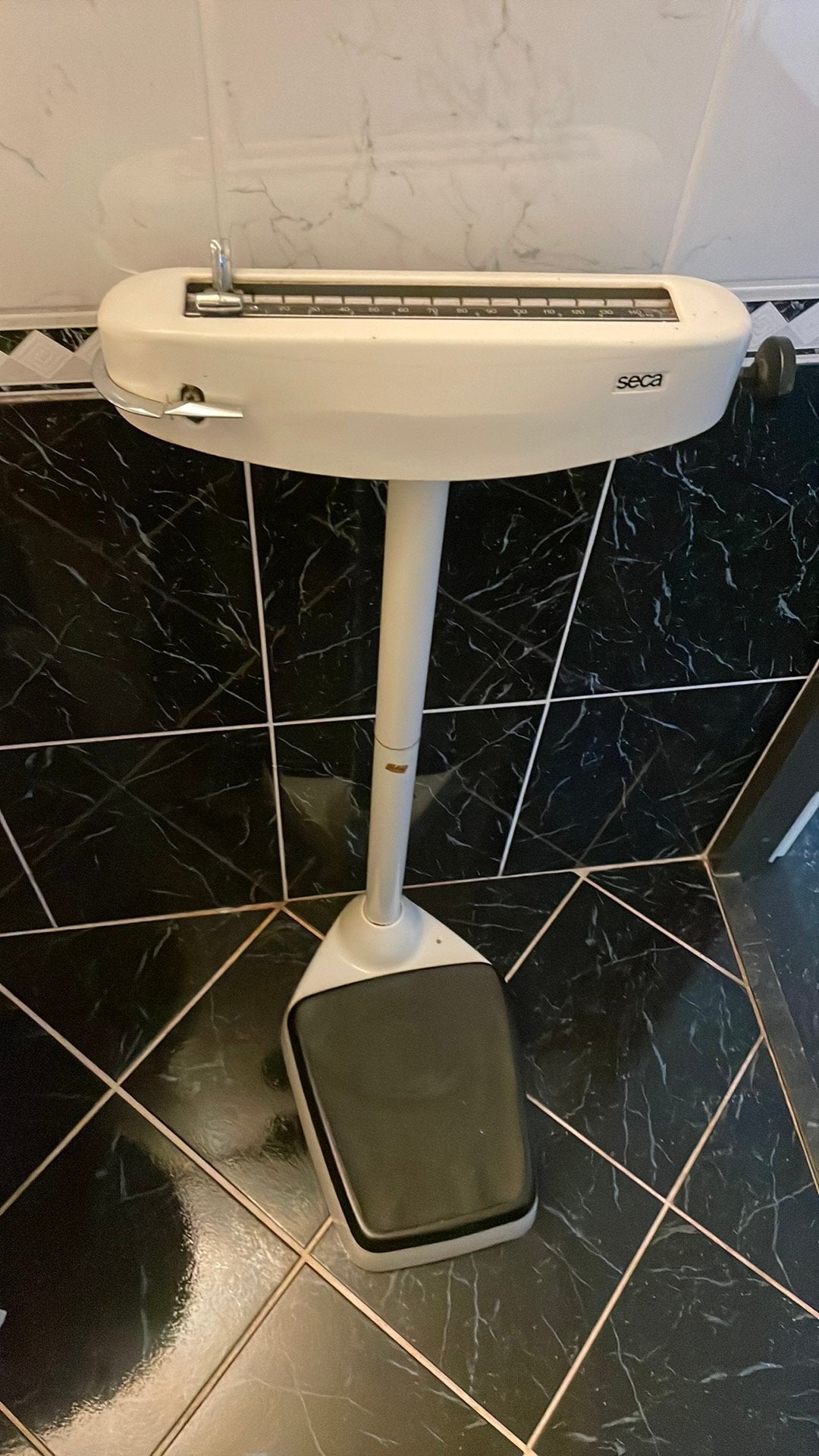 Vintage Seca Personenweegschaal - Analoog en Robuust, Witgoed en Apparatuur, Weegschalen, Ophalen, Gebruikt, Analoog, 100 kg of meer