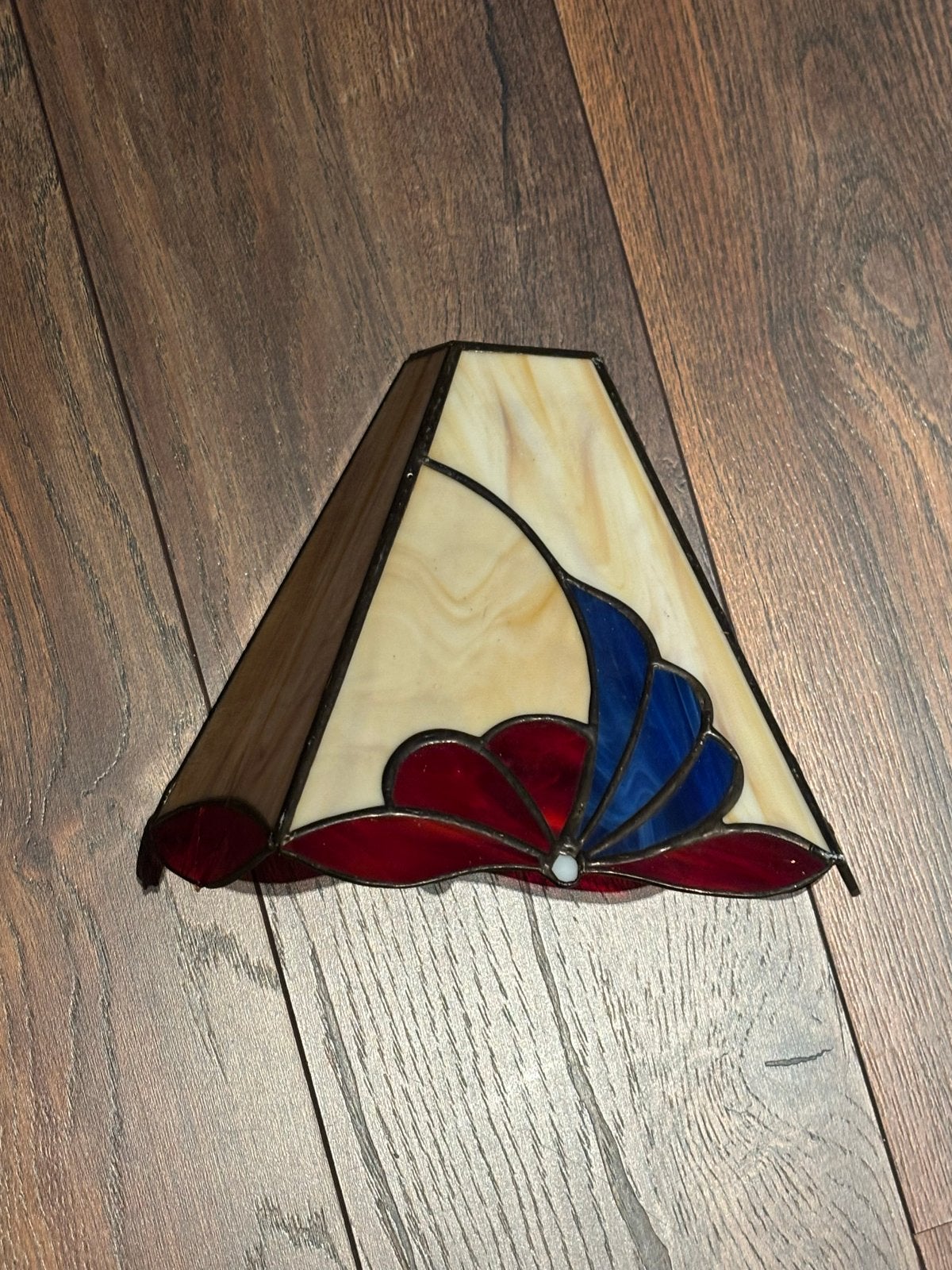 Sfeervolle Tiffany wandlamp Art Deco rood/blauw glas-in-lood, Huis en Inrichting, Lampen | Wandlampen, Ophalen, Gebruikt, Up-/downlighter