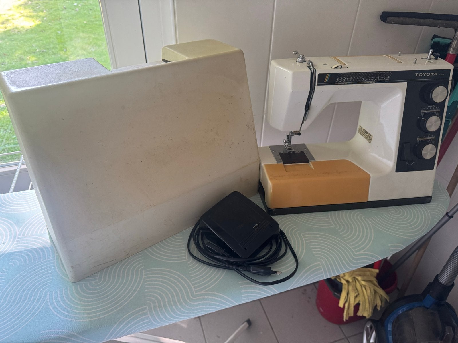 Gratis: Toyota 9600 Naaimachine - oud, Hobby en Vrije tijd, Ophalen, Gebruikt, Naaimachine, Overige merken