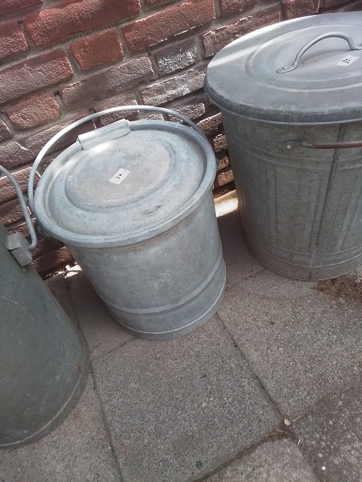 Diverse zinken items: wasketels, gieters, vazen en meer, Ophalen