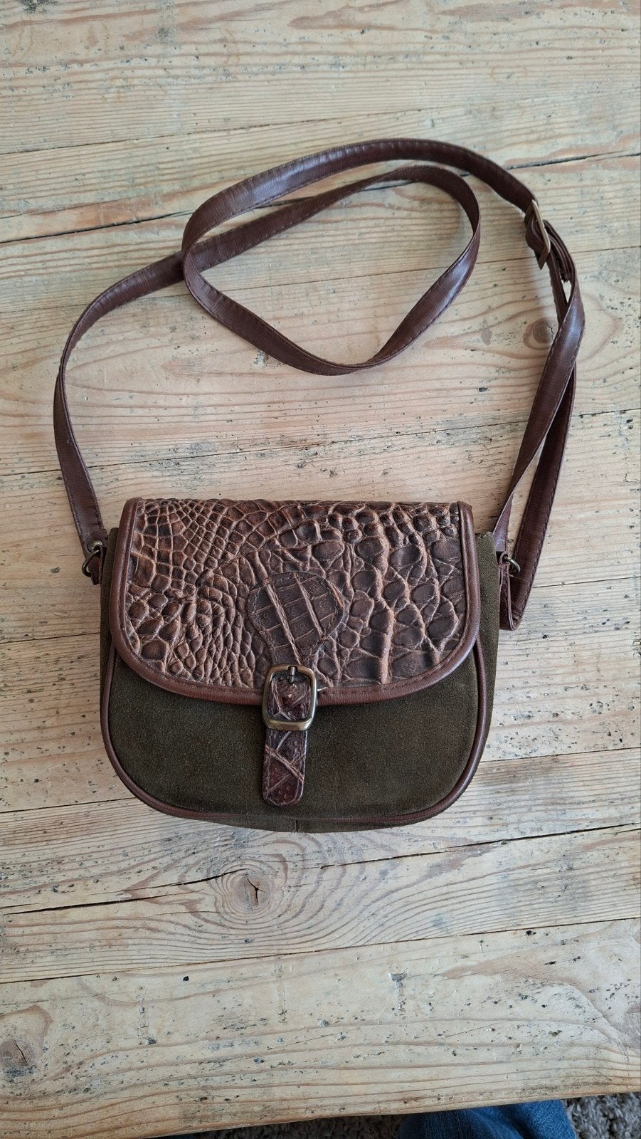 Schoudertasje suède met Croco-embossed leer, Ophalen of Verzenden, Zo goed als nieuw, Bruin, Schoudertasje
