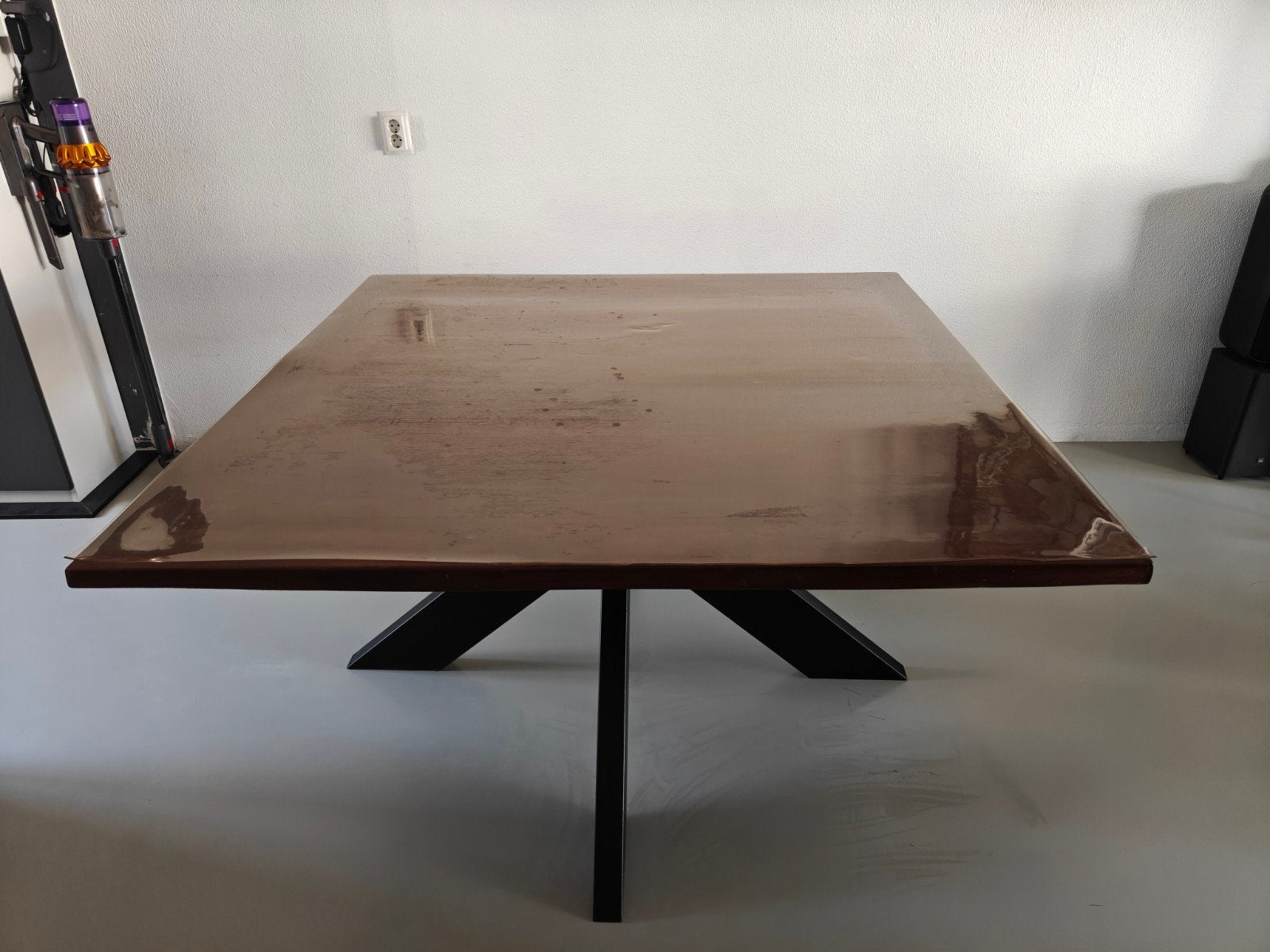 vierkante eettafel 1.40x1.40 met metalen onderst, Huis en Inrichting, Tafels | Eettafels, Gebruikt, Vierkant, Industrieel, Modern