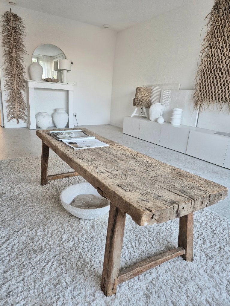 Oude houten elmwood salontafel WoonTheater Rene Houtman, Huis en Inrichting, Tafels | Salontafels, Ophalen, Raw Materials Hoffz Aura Peeperkorn Woontheater sober Sissy
