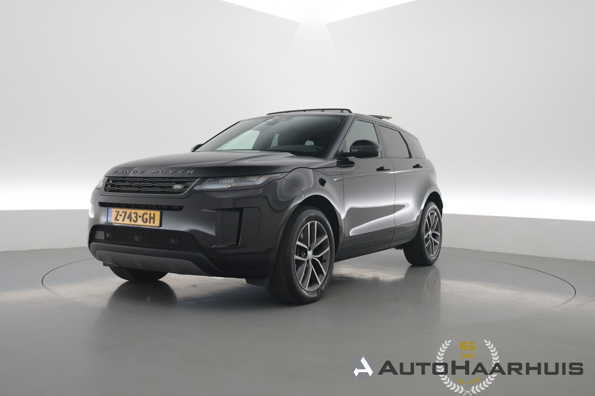 Land Rover Range Rover Evoque 1.5 P300e PHEV AWD S | Rijklaa, Gebruikt, Zwart, 2092 kg, Hybride Elektrisch/Benzine