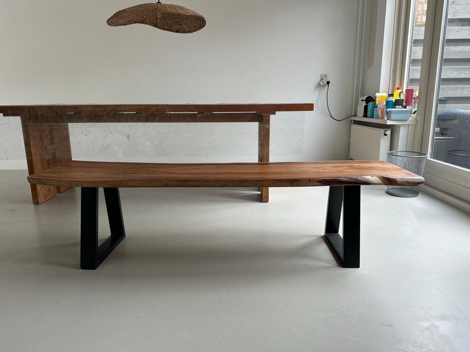 Massief houten bankje met metalen onderstel, Ophalen, Bruin, Zo goed als nieuw, Eén